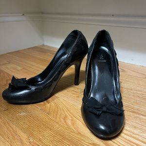 Bakers black pumps with bow sz 7